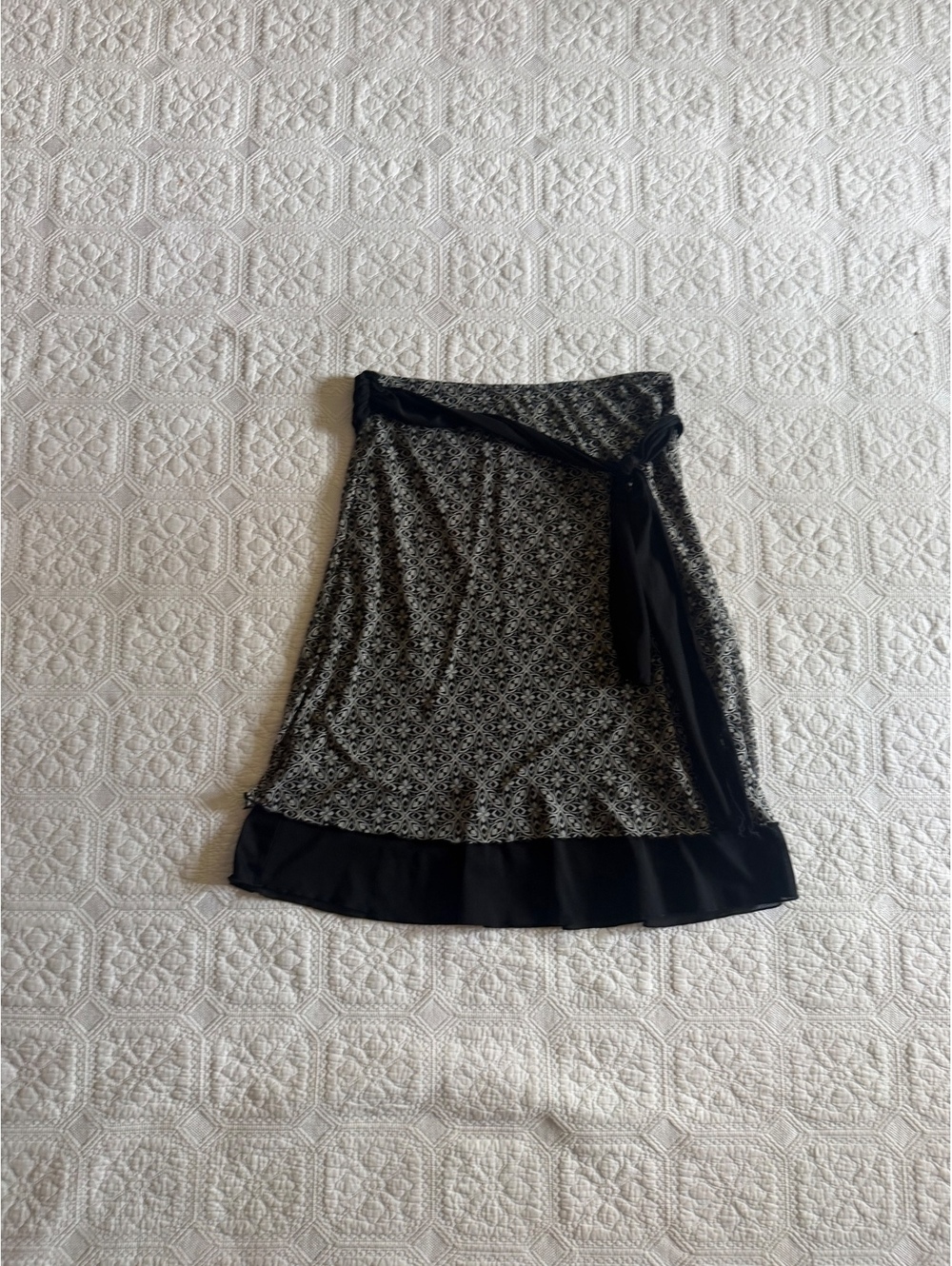 Vintage Motherhood Maternity Women's Black and White Wrap Skirt with Tie Waist